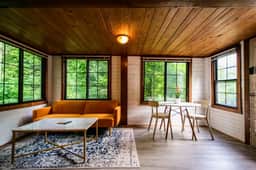 Huckleberry Inn