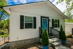 White Pine Treehouse 