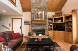 Lure Me In Lodge - Image 3