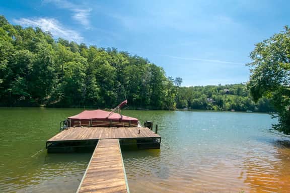 Lakefront Oasis - Image 2
