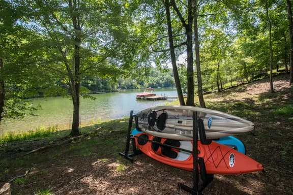 Lakefront Oasis - Image 1