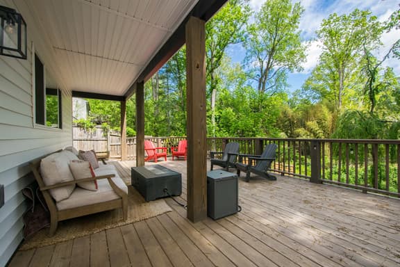 White Pine Treehouse 